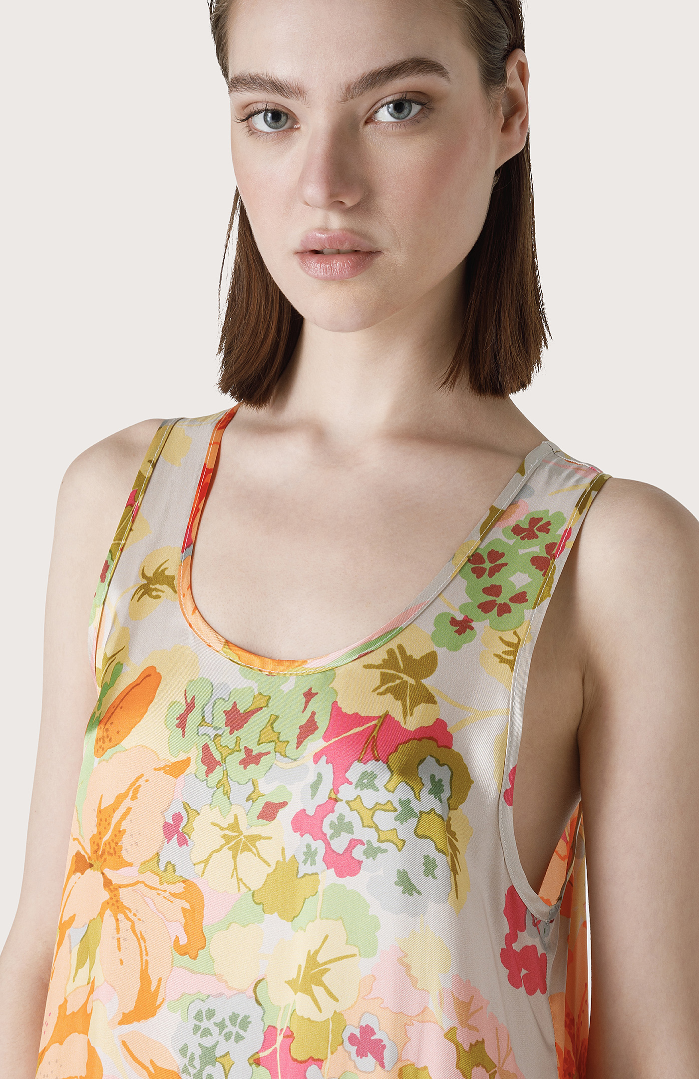 Short dress with front zipper