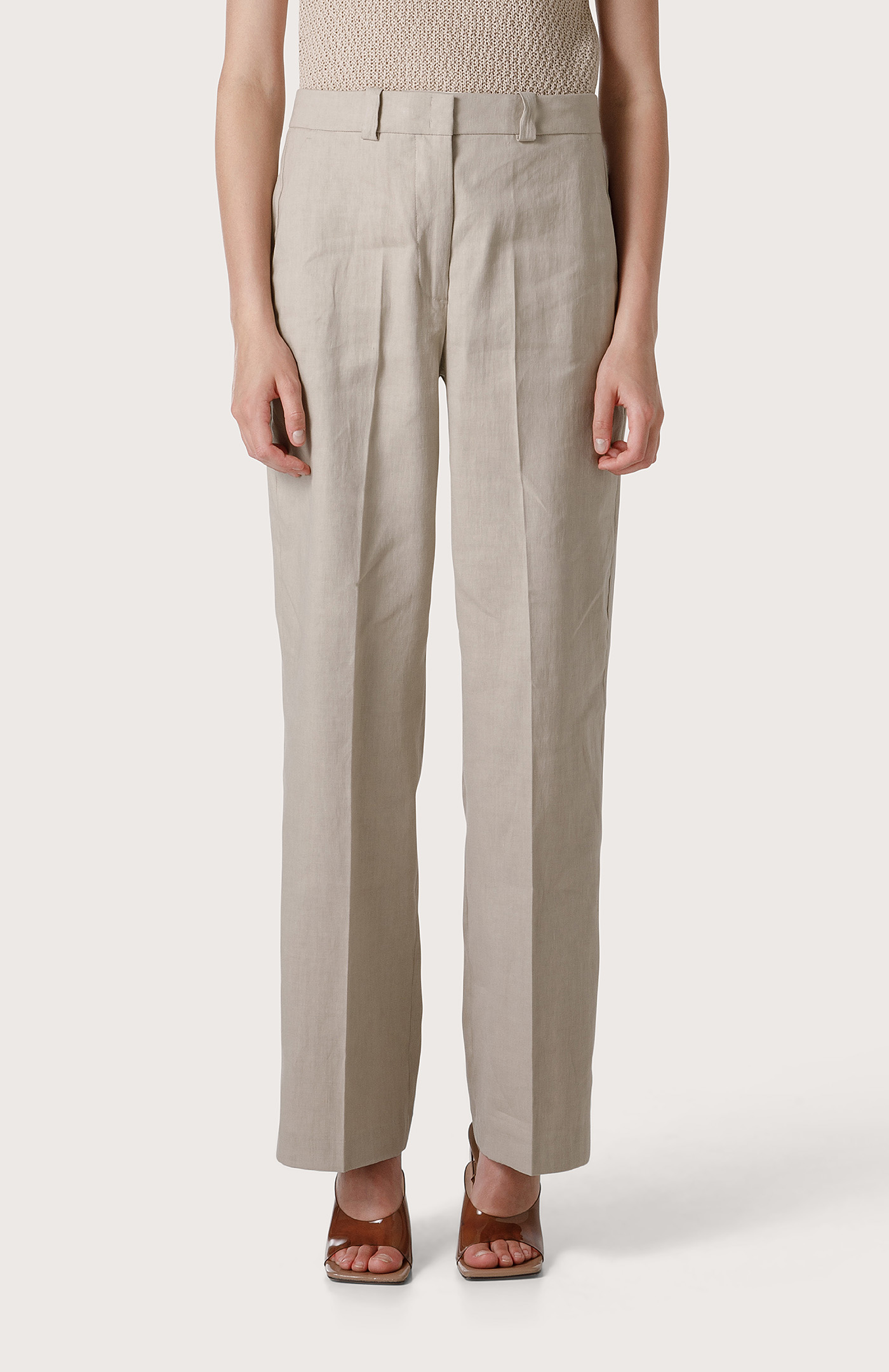 High-waisted trousers with creases